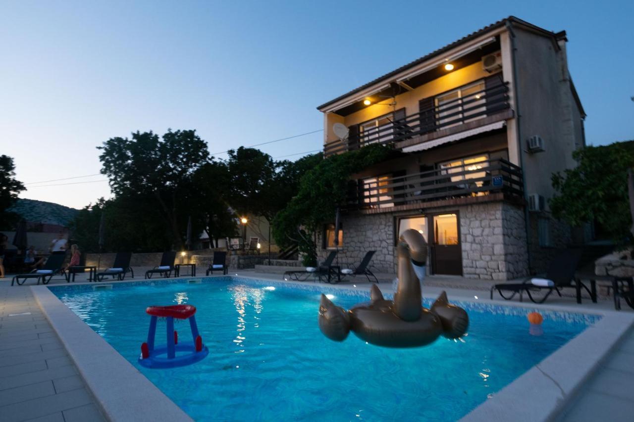 Apartments Mila 克罗诺维察 外观 照片