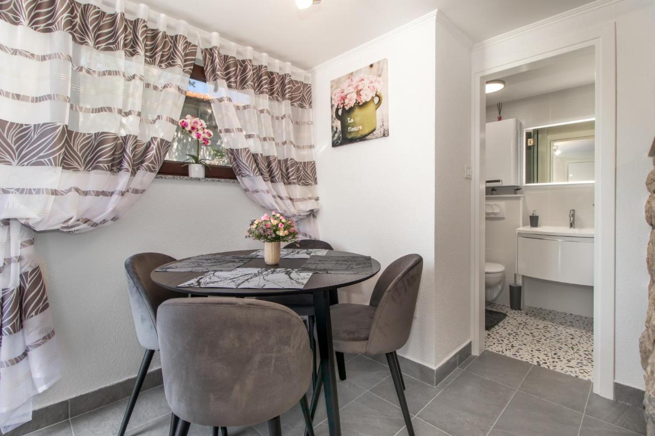 Apartments Mila 克罗诺维察 外观 照片
