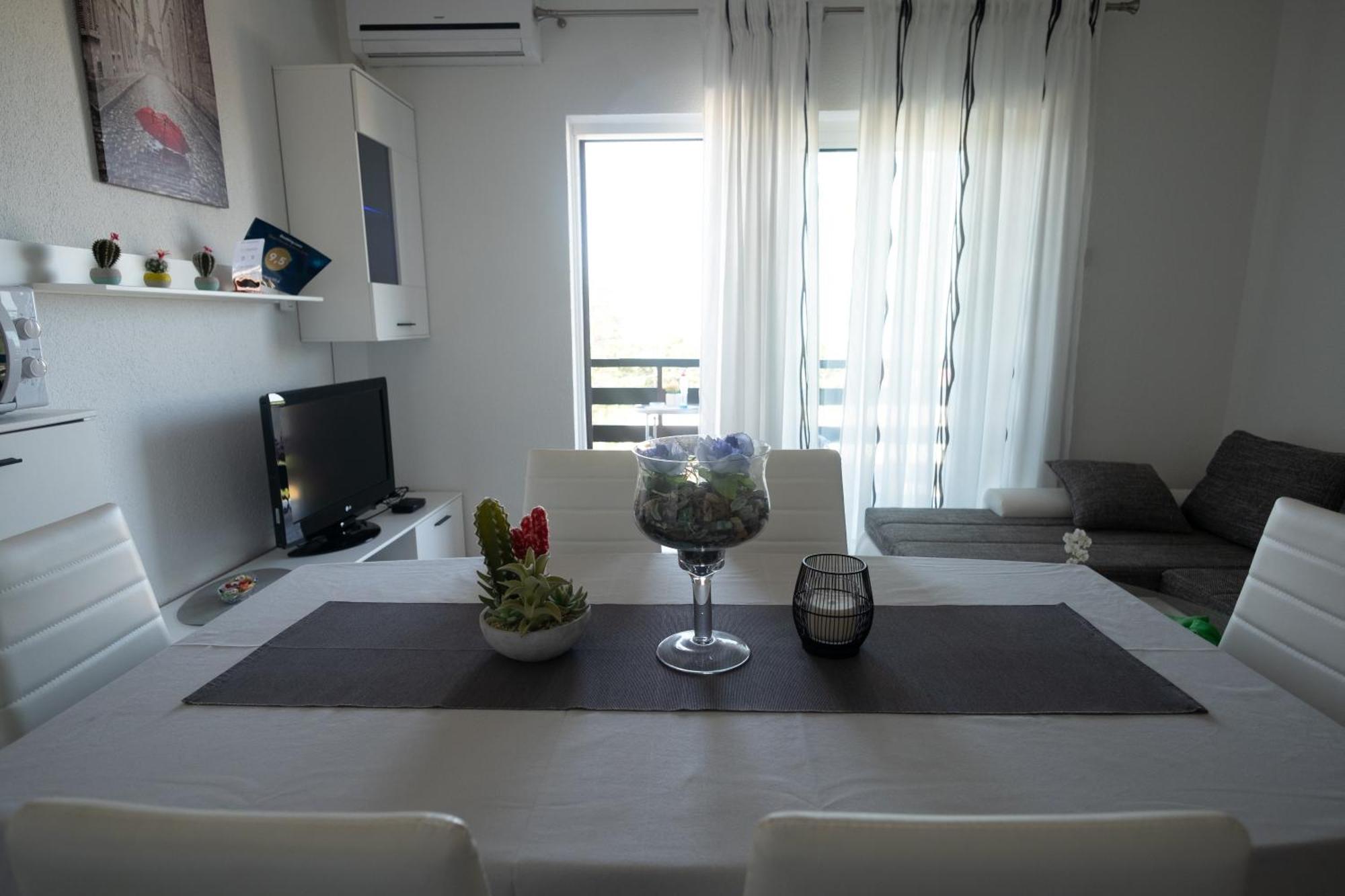 Apartments Mila 克罗诺维察 客房 照片